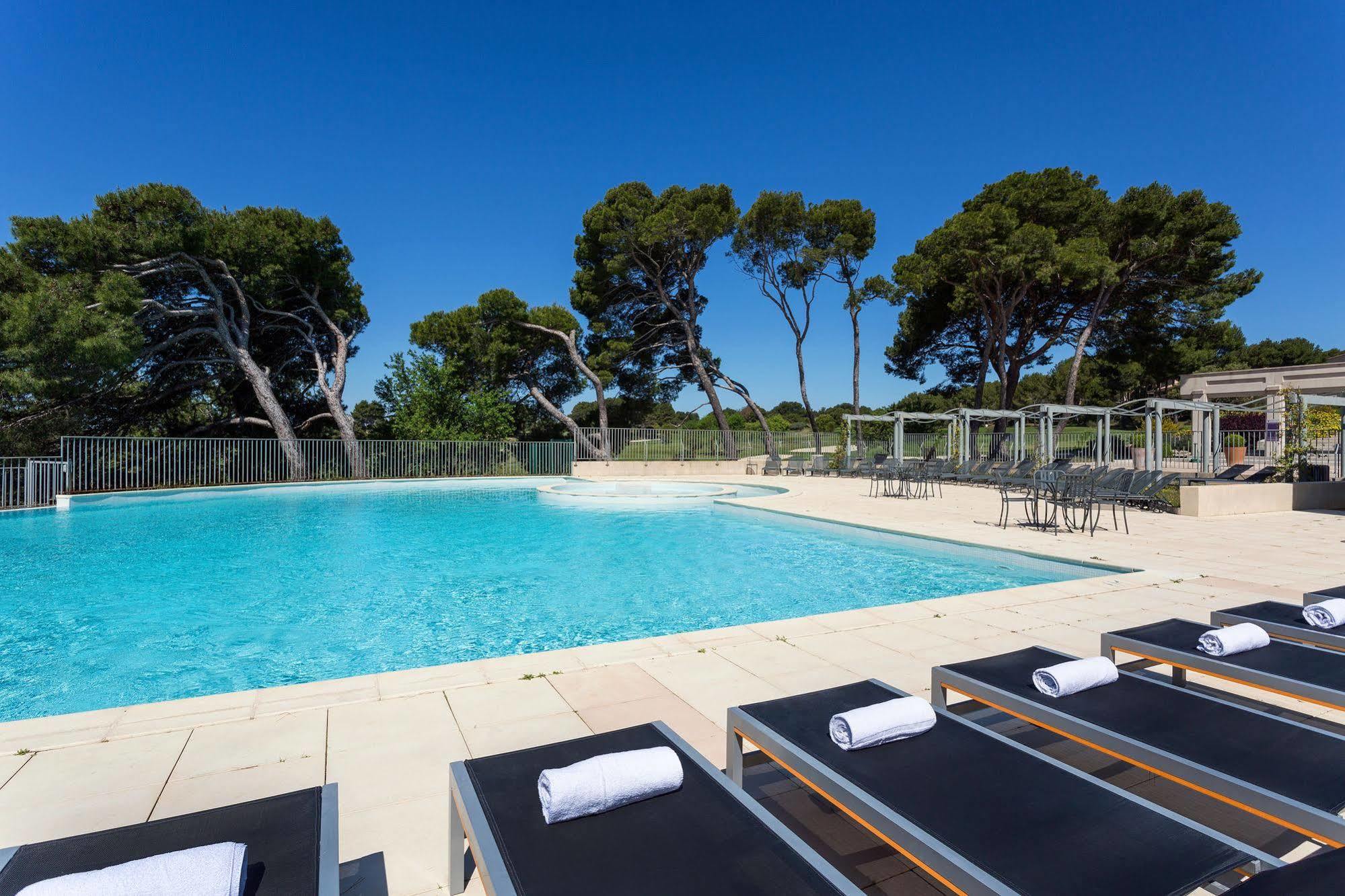 Madame Vacances Residence Provence Country Club Saumane-de-Vaucluse Bagian luar foto