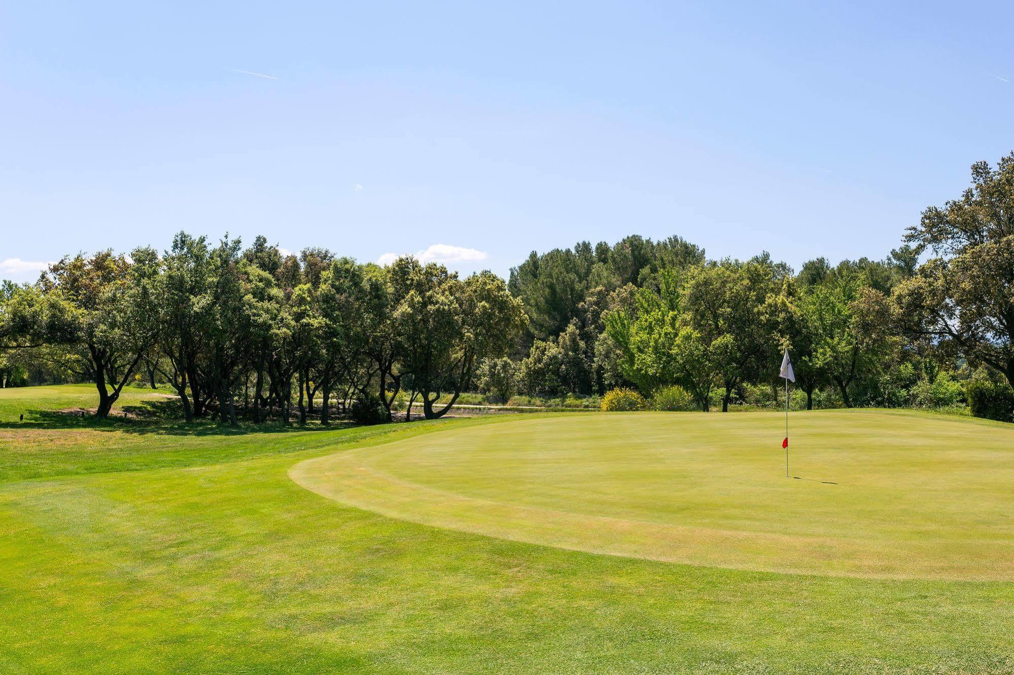 Madame Vacances Residence Provence Country Club Saumane-de-Vaucluse Bagian luar foto